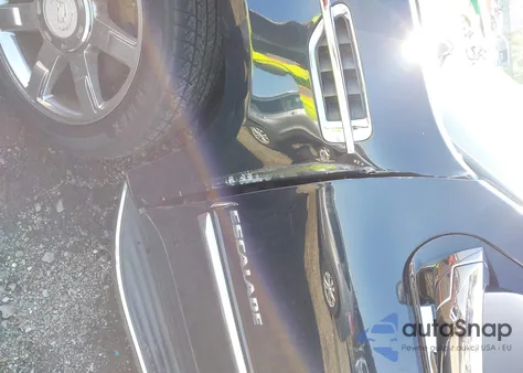 2013 Cadillac Escalade Luxury z USA, uszkodzony, nr VIN 1GYS4BEF7DR207955